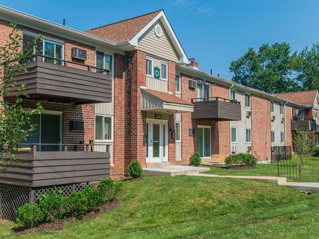 Oak Forest Apartments property exterior